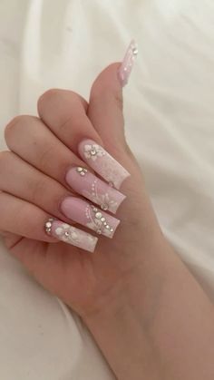 #nails #pinterest #coquette #girlblogger Pink Quince Nails, Pinterest Coquette, Quince Nails, Quinceanera Nails, Halloween Acrylic Nails, Punk Nails, White Acrylic Nails, Girly Acrylic Nails, Simple Acrylic Nails