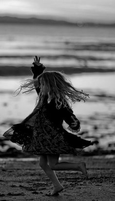 Jolie Photo, Dance Photography, 영감을 주는 캐릭터, Source Unknown, Just Dance, Photography Photos, White Photography, Children Photography