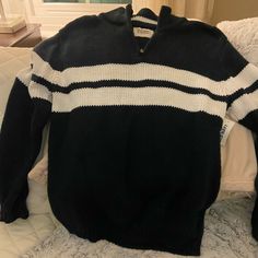 Brand New With Tags Cute Navy With White Stripe Half Zip Sweater Perfect For A Gift The Holidays Or The Cold Fall Days Coming Ahead! Runs On The Larger Side Navy Half Zip Sweater, Half Zipped Sweater, Half Zip Sweatshirt Outfit, Old Navy Clothes, Random Clothes, Sweater Y2k, Puff Sleeve Cardigan, Vintage Old Navy, Half Zip Sweater