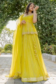 Top And Lehenga, Trendy Kurti, Fashionable Saree, Beautiful Dress Designs, Designer Dresses Casual