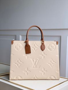 Size: Standard Size It comes with Dust box, Care manual, Tag, and Paper bag. Luis Viton, Girly Bags, Bag Ideas, Fashion 2024, Beauty Ideas, Vuitton Bag, Clothing Ideas, Cute Bag, New Handbags