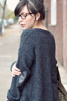 Via Keikolynn. Sweater with elbow patches. Oversized V-neck Sweater With Ribbed Cuffs For Layering, Sweater With Elbow Patch Men, Sweater With Elbow Patch, Heart Elbow Patch Sweater, Oversized Grey Sweater, Keiko Lynn, Big Sweaters