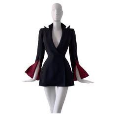 Check out this item from 1stdibs! Thierry Mugler Couture Fabulous Silk Blazer Jacket Dramatic Sleeves SS2001: https://www.1stdibs.com/id-v_15646712 Couture Tailoring, Thierry Mugler Couture, Mugler Couture, Couture Blazer, Haute Couture Style, 70s Clothes, Dramatic Sleeves, Silk Blazer, Thierry Mugler