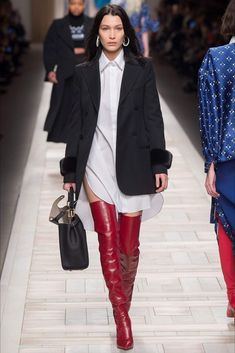 Upcoming Fashion Trends, 50 Style, Red Boots, Winter Mode, Wearing Red, Fall 2017, Mode Inspiration, Fashion 2017, Bella Hadid