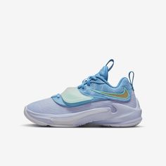 Basketball Shoes Nike, Outsole Design, Dutch Blue, Giannis Antetokounmpo, Kids Basketball, Nike Models, Nike Basketball, Clean Shoes, Winter Activities