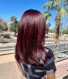 Wine Red Hair Color Ideas 2025: 22 Stylish Burgundy Highlights & Short Hair Inspiration Wine Red Short Hair, Purple Red Hair, Haircuts Balayage, Highlights Short Hair, Wine Red Hair Color, Short Hair Inspiration, Red Balayage Hair, Red Hair Color Ideas, Burgundy Highlights