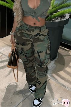 Streetwear Camo Print Multi-pocket Cargo Pants Urban Street Style Women, Brooke Valentine, Plus Size Street Style, Golden Outfit, Celana Kargo, Celana Fashion, Camouflage Cargo Pants, Winter Streetwear, Camouflage Pants