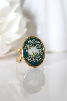 Wild Carrot Ring, Dried Flower Ring, Women Jewelry, Gold Ring, Handmade Artisan Jewelry, Christmas Gift for Her, Resin Ring, Boho Jewelry - Etsy Pressed Flower Rings, Floral Resin Jewelry, Resin Flower Jewelry, Wild Carrot, Dried Flower Jewelry, Pressed Flower Jewelry, Flower Resin Jewelry, Floral Resin, Resin Rings