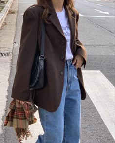 Chocolate Brown Trousers Outfit, Brown Blazer Outfit, Brown Blazer, Fashion Mistakes, Mode Inspo, Brown Jacket, Blazer Outfits, Autumn Outfit