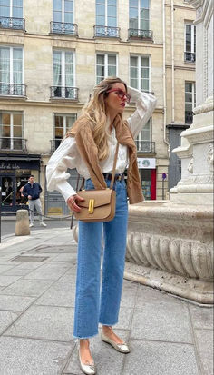 2024 Back to School Outfit Trends - 31 Pre-Fall Outfits to Copy 5 Style Chic Parisien, Pre Fall Outfits, How To Wear A Blanket Scarf, Ballet Flats Outfit, How To Wear Ankle Boots, Looks Jeans, Ankle Boots Dress, Skandinavian Fashion, Flats Outfit