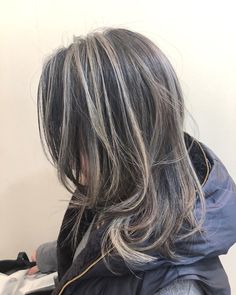 Grunge Hair Highlights, Light Streaks Hair, Chunky Ash Blonde Highlights On Dark Hair, Stunk Hairstyle, White Chunky Highlights, Skunk Chunky Highlights, Chunky Silver Highlights, Light Streaks In Dark Hair, Messy Highlights