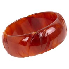 This is a stunning caramel-amber marble Bakelite-carved bracelet bangle. It features a chunky domed shape with deep geometric carving all around. The color is an intense caramel marble tone with amber cloudy swirling and translucency. The piece is in good condition, with some light surface scratches due to regular use. Measurements: Inside across is 2.63 in diameter (6.6 cm) - outside across is 3.25 in diameter (8.2 cm) - width is 1.13 in wide (2.8 cm) - The inner circumference of the bracelet i Cartier Bangle, Modern Bangle, 18k Gold Bangle, Modern Bracelets, French Art Deco, Diamond Bangle, Amber Jewelry, Bracelet Bangle, Gold Bangles