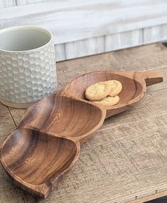 acacia wood tamarind shaped tray Wooden Bowls, Acacia Wood, Fresh Fruit, Woodworking Projects, Tray, Bowl, Snacks