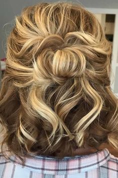 Mom Wedding Hairstyles, Formal Styles For Short Hair, Short Hair Formal Styles, Short Hair Formal, Rat Tail Haircut, Short Hair Updos, Elegant Short Hair, Easy Short Hair