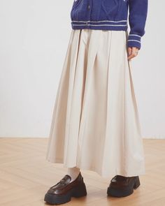 A maxi skirt with just the right amount of volume.

The material makes it look elegant and adds a casual feel.

A convenient item to have on hand.

◾️Model
Height/Weight：170cm(66.9in)/46kg(101.4lb)
Fitting Size：M

◾️Material
tencel 55%
cotton 45%





Size (cm)
Skirt Length
Waist
Hip


S
88
64
92


M
89
68
96


L
90
72
100 Casual Full Length Pleated Skirt For Fall, Spring Workwear Pleated Full-length Skirt, Spring Full-length Baggy Skirt, Baggy Full-length Skirt For Spring, Spring Khaki Wide Leg Full-length Pants, Full-length Pleated Skirt For Spring Workwear, Spring Full-length Pleated Skirt For Work, Spring Full Length Pleated Work Skirt, Khaki Midi Skirt For Spring