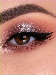 Rose Gold And Black Makeup, Make Up For Rose Gold Outfit, Gold Glam Eye Makeup, Rose Gold Makeup Ideas, Sweet 16 Eye Makeup, Rose Gold Make Up Looks, Makeup Ideas For Winter Formal, Quinceanera Make Up Natural, Gold Sparkle Eye Makeup