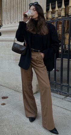 Marina Mustaparta, Semi Formal Mujer, Conference Outfit, Internship Outfit, Classy Business Outfits, Business Professional Outfits, Smart Casual Work Outfit, Look Office, Corporate Attire