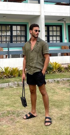 Summer Beach Men Outfits, Colombia Outfits Men, Men Black Shorts Outfit, Beach Outfit For Men Summer Styles, Thailand Outfit Ideas Men, Cancun Outfits Men, Hawaii Outfits Men, Mens Birkenstocks Outfit