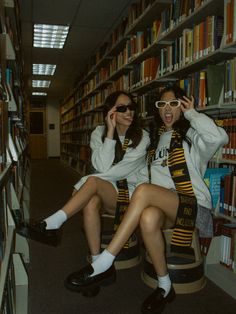 Graduation Photos Unique, Old School Senior Pictures, Columbia Graduation Photos, Unique College Graduation Pictures Fun, Graduation Pictures Nontraditional, Non Traditional Senior Photos, Best Friend Grad Pics, Indie Graduation Pictures, College Grad Pics With Friends