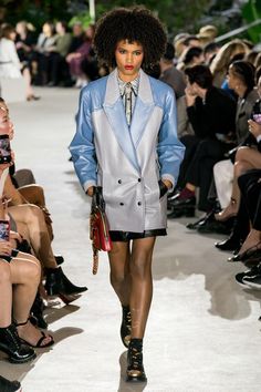 louis vuitton - resort 2020 Louis Vuitton Runway, Louis Vuitton 2020, Runway 2020, Louis Vuitton Collection, Fashion Moodboard, Fashion Vibes, Catwalk Fashion, Fashion Runway