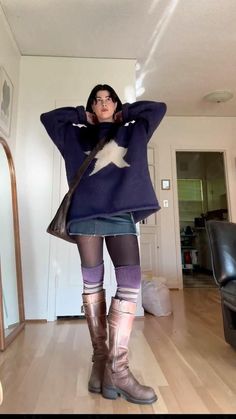 Outfit 70 Degrees Weather, Coraline Outfit Aesthetic, Coraline Inspired Outfit, Coraline Outfit, Fall Outfit Inspo Aesthetic, Mini Skirt Winter, Star Jumper, Oc Fashion, Layered Outfits