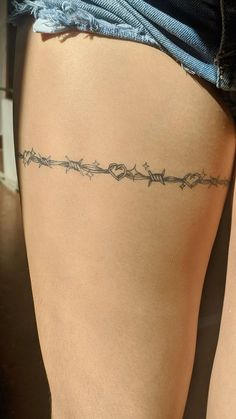 Minimalist Tattoo Leg Women, Tattoo Puas, Puas Tattoo, Aesthetic Leg Tattoos, Legs Tattoos For Women, Men Cool Tattoo, Tattoo Leg Woman, Tattoo For Women Leg