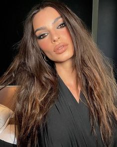 Makeup Artist Patrick Ta on Instagram: “BALENCIAGA Look Two @emrata I Am So Obsessed With This Blush And Lip Combo @patricktabeauty “Shes Blushing” Blush “Shes Strong” Lip Liner…” Emily Ratajkowski Makeup, Silver Eyeshadow Looks, Silver Makeup, Brunette Makeup, Patrick Ta, Rock And, Formal Makeup, Make Up Inspo, Glowy Makeup