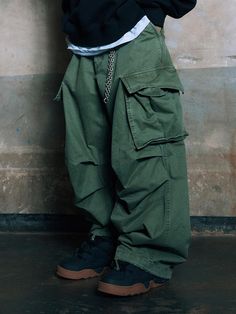 Composition : Cotton 100%Country of Origin : CHINA Korean Street Wear Men, Mens Cargo Pants Outfit, Earth Tone Fashion, Alien Outfit, Oversized Cargo Pants, Pocket Design Fashion, Chinese Streetwear, Korean Street Wear, Male Attire