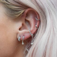 Silver Earrings Aesthetic, Constellation Piercings, Piercing Inspo, Multiple Earrings, Multiple Ear Piercings, Ear Style, Earrings Aesthetic, Prom Earrings, Tiny Earrings