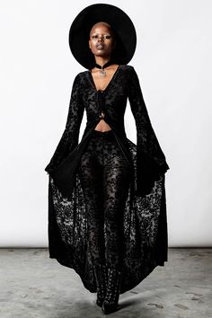 Black Bohemian Outfits, Modern Day Witch Outfit, Witch Outfit Modern, Black Hippie Outfits, Bohemian Black Dress, 40th Photoshoot, Modern Witch Outfit, Dark Boho Fashion, Witchy Party