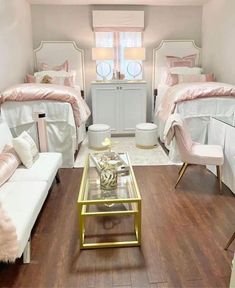 College House Bedroom, Sorority Dorm Room, Bedroom Decor College, College Dorm Bathroom, Bathroom College, Elegant Dorm Room, Collage Dorm Room, Luxury Dorm Room