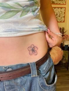 Jamaica Flower Tattoo, Hibiscus Flowers Tattoo, Hawaii Flower Tattoos, Jamaica Flower, Hibiscus Flower Tattoo, Brother And Sister Tattoo Ideas, Hawaiian Flower Tattoos, Plumeria Tattoo