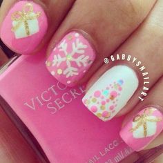 Pink christmas nails Christmas Present Nails, Unghie Nail Art, Manicure Gel, Christmas Nail Art Designs, Super Nails, Winter Nail Designs, Get Nails, Xmas Nails, Christmas Nail Designs