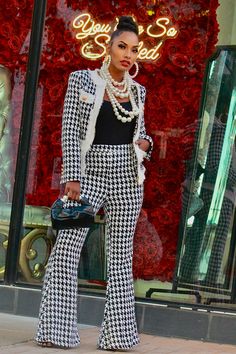 Chanel Inspired Jacket Outfit, Dramatic Essence Outfits, Tweed Jacket Outfit Women, Chanel Suits For Women, Chanel Inspired Outfit, Realtor Outfits, Tweed Jacket Outfit, Black And White Clothing, White Pantsuit