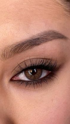 Make Up Aesthetic Products, Smoky Eye Easy, Make Up Aesthetic, Eye Makeup Guide, Up Aesthetic, Aesthetic Products, Smokey Eye Easy, Simple Eye Makeup