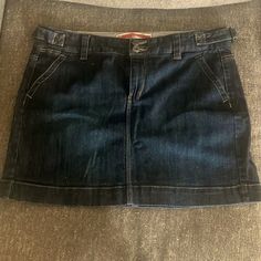 Dark Blue Jean Skirt With Pockets. Never Worn. Cheap Denim Blue Pleated Skirt, Cheap Short Denim Blue Skirt, Dark Blue Mini Skirt, Jean Azul, Dark Jean, Blue Jean Skirt, Blue Mini Skirt, Skirt With Pockets, Dark Blue Jeans