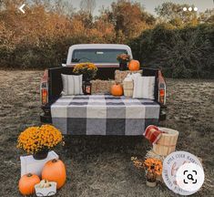 the truck is decorated with pumpkins and other fall decorations for decorationating it's bed