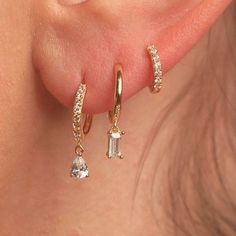 Gold Jewelry Homecoming, Gold Jewelry White Dress, Hoco Jewelry Earrings, Formal Jewelry Gold Earrings, Simple Earing Designs, Hoco Earrings Gold, Gold Jewelry Fashion Earrings, Gold Hoco Jewelry, Gold Earring Inspiration