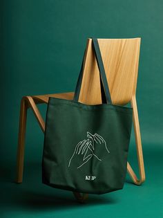 Keep Shop on Behance Branded Tote Bags, Fotografi Digital, Branding Graphic Design, Clothing Photography, Eco Bag, Branding Design Logo, Diy Bag, Tote Bag Design