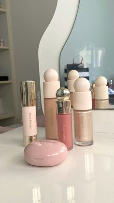 Rare Beauty Aesthetic, Makeup Rare Beauty, Selena Gomez Makeup, Makeup Is Life, Lip Gloss Collection, Beauty Aesthetic, Pretty Skin Care, Elegant Makeup