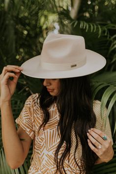 Wide Brim Hats for Women - Trendy Hat Styles | ROOLEE Flannel Shirts For Women, Hat Band Ideas, Venice Photoshoot, Monroe Hat, Outfits Flannel, Fall Outfits Flannel, Hat Photoshoot, Tea Outfit, Stylish Womens Hats