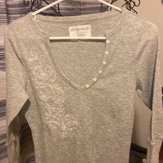 Women’s Large Aeropostale Top That Stretch Gray With Venea Buttons Going Down Has White Floral Design On The Front It Is Brand New Just No Tag Gilmore Style, Thrift List, Rory Gilmore Style, 2024 Wishlist, Dream Fashion, Aeropostale Pants, White Floral Design, Wardrobe Pieces