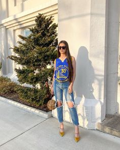 Golden State Warriors Jersey Outfit, Golden State Outfit Women, Warriors Jersey Outfit Women, Warriors Basketball Game Outfit Women, Warriors Game Outfit Women, How To Style A Basketball Jersey Women, Jersey Outfit Summer, Girl Jersey Outfit, Basketball Outfit For Women