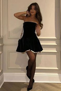 KAVAW - Strapless Lace-Up Mini Dress Elegant Mini Dress, Looks Chic, Sleeveless Mini Dress, Mode Inspiration, Elegant Outfit, Night Outfits, Shoulder Length, Mini Black Dress, Date Night Outfit