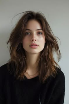 Straight Textured Hair, Haircut Medium Length Straight Hair, Stylish Mid Length Haircuts, Mid Length Hair Cuts Women, Haircut Small Face, Mid Length Textured Haircut, Straight Hair Medium, Shoulder Length Hair Lots Of Layers, Straight To Wavy Hair