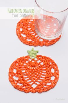 Halloween crochet pumpkin coasters free pattern, Anabelia Craft Design Pumpkin Coasters, Crocheted Coasters, Crochet Pour Halloween, Beau Crochet, Crochet Coasters Free Pattern, Crochet Heart Pattern, Confection Au Crochet, Crochet Coaster Pattern