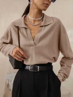 Business Outfits Midsize Women, Sweater Business Professional, Hot Classy Outfits For Women, Vintage Womens Business Attire, Women’s Business Casual Fall, Smart Casual Work Outfit Petite, Winter Fashion 2025 Women, Dark Academia Corporate, Business Casual Vintage