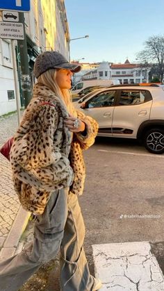 Estilo Vanessa Hudgens, Stile Kylie Jenner, Downtown Outfits, Leopard Print Coat, Autumn Fits, Looks Street Style, Print Coat, Coat Outfits