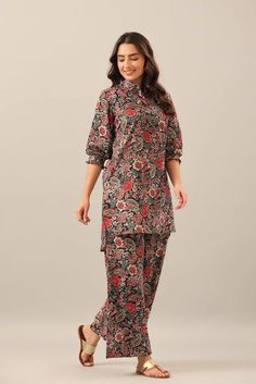 Stylish Kurtis Design, Simple Kurta Designs, Beautiful Casual Dresses, Dress Design Patterns, Night Dress For Women, Simple Pakistani Dresses, Boutique Dress Designs