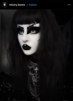 Trad Goth Makeup 80s, Maquillage Goth, Goth Eye Makeup, Alternative Girl, Punk Makeup, Goth Subculture, Goth Stuff, Aesthetic Goth